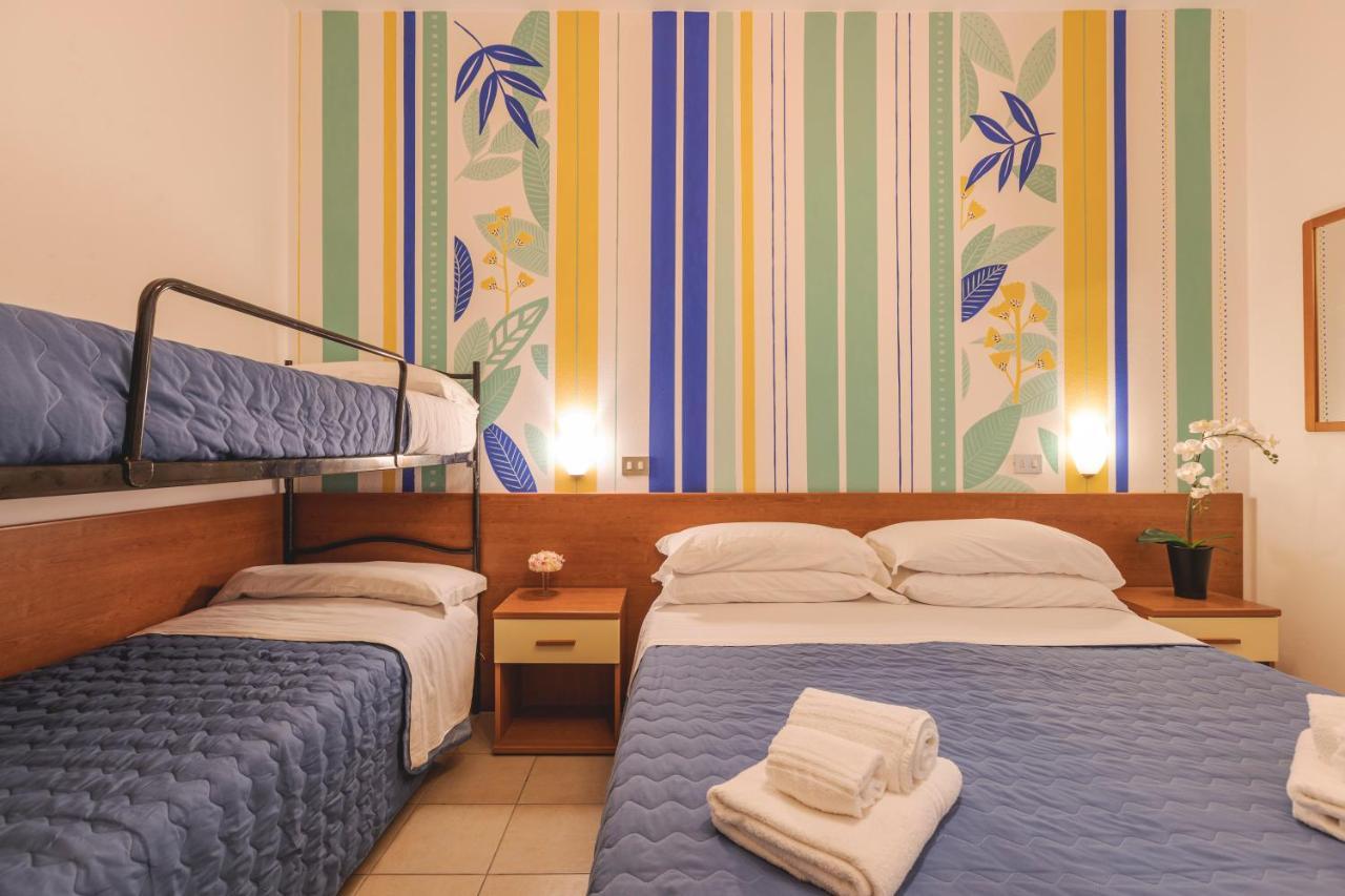 Hotel Clift Cervia Exteriör bild